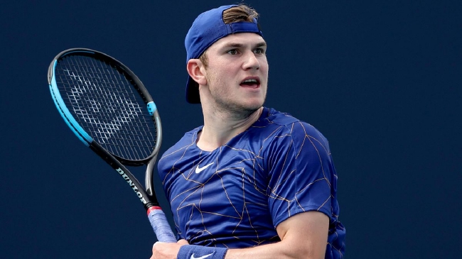 中场形成撞 中场形成撞